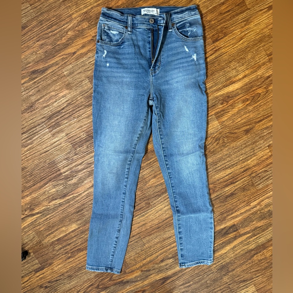 NWOT Abercrombie & Fitch Women's High Rise Super Skinny Ankle Jeans 26/2-R